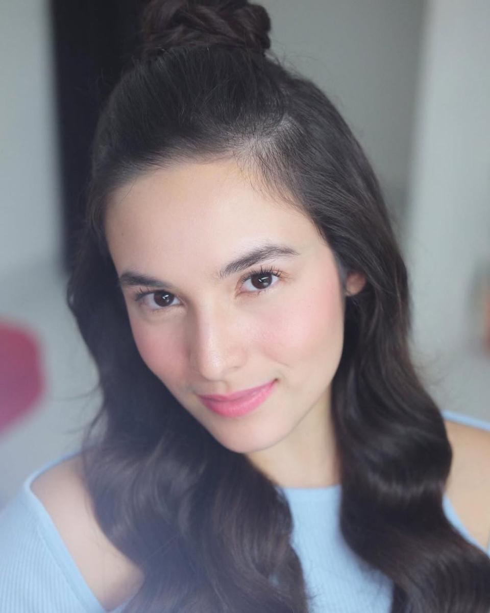 potret ide gaya rambut feminin dan kalem ala Chelsea Islan (instagram.com/chelseaislan)