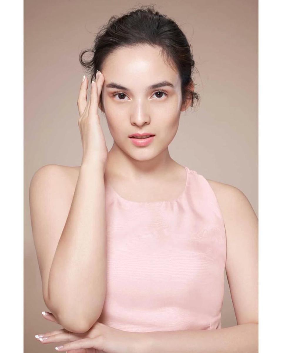 potret ide gaya rambut feminin dan kalem ala Chelsea Islan (instagram.com/chelseaislan)