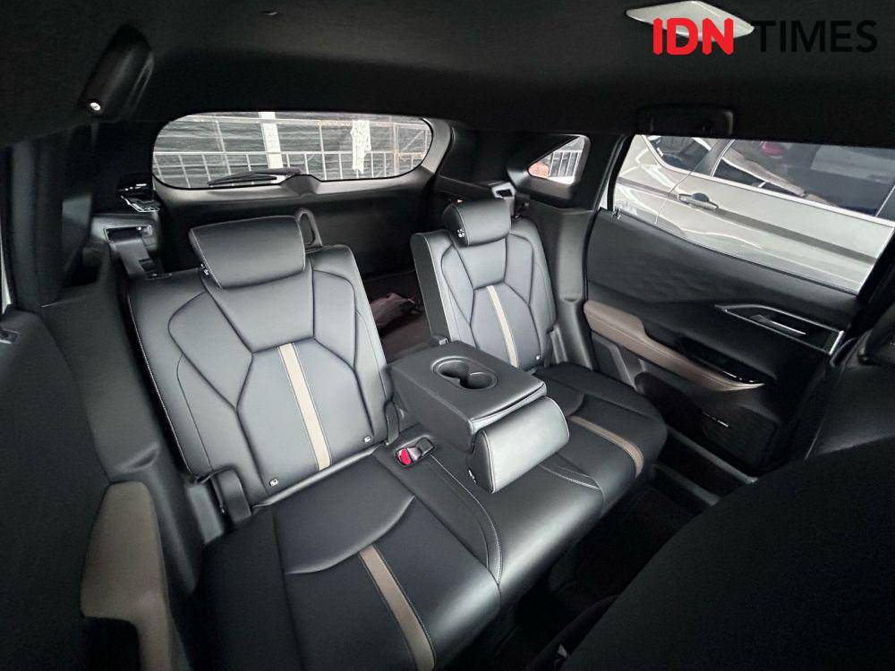 Jok baris kedua Mitsubishi XForce Ultimate DS (IDN Times/Fadhliansyah)