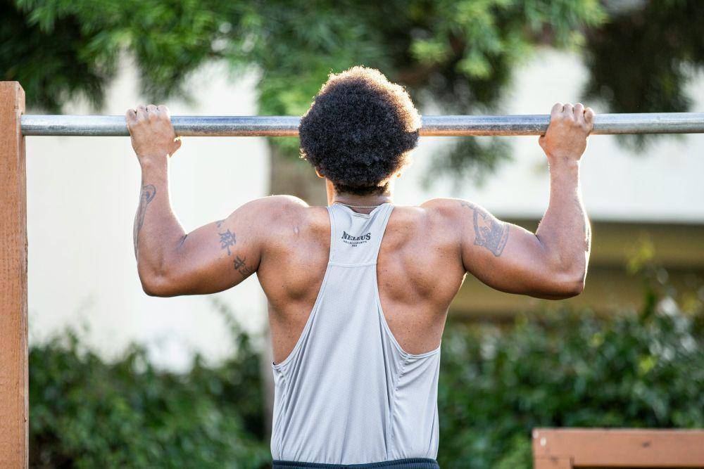 ilustrasi pull-up (unsplash.com/Lawrence Crayton)