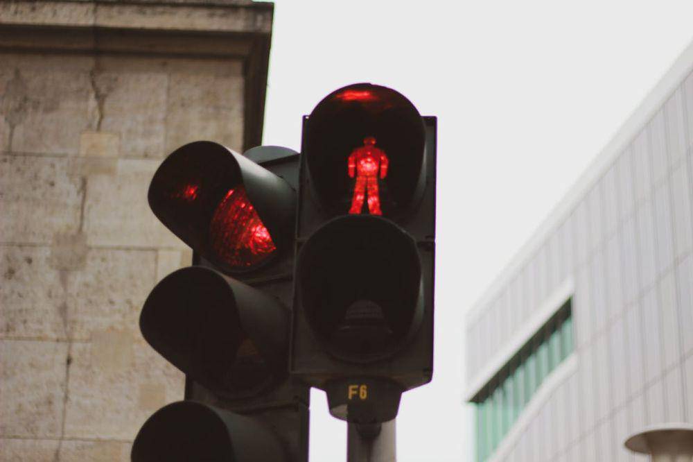 ilustrasi lampu merah (pexels.com/Darius Krause)