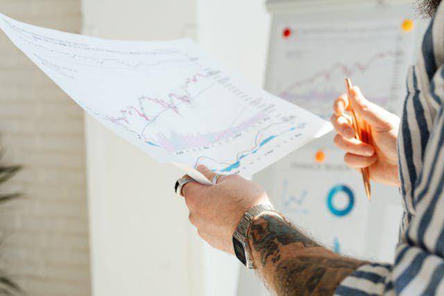 Ilustrasi Data Analyst (pexels.com/Photo By: Kaboompics.com)