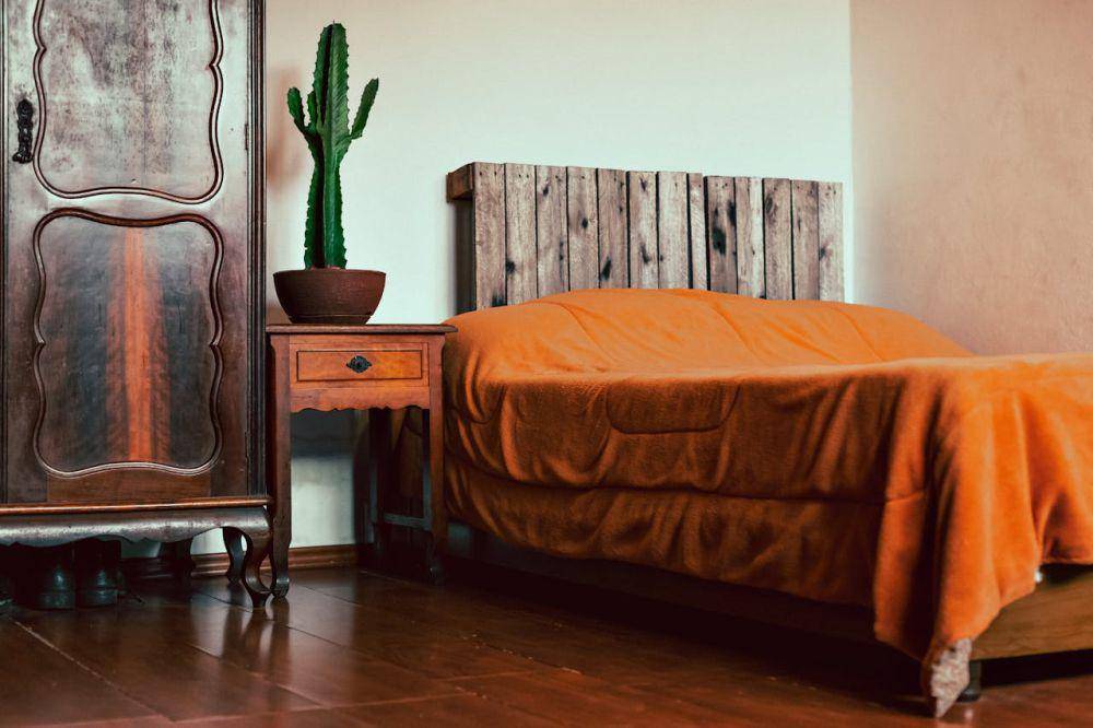 Ilustrasi furniture kayu yang dicat (pexels.com/Marcelo Chagas)