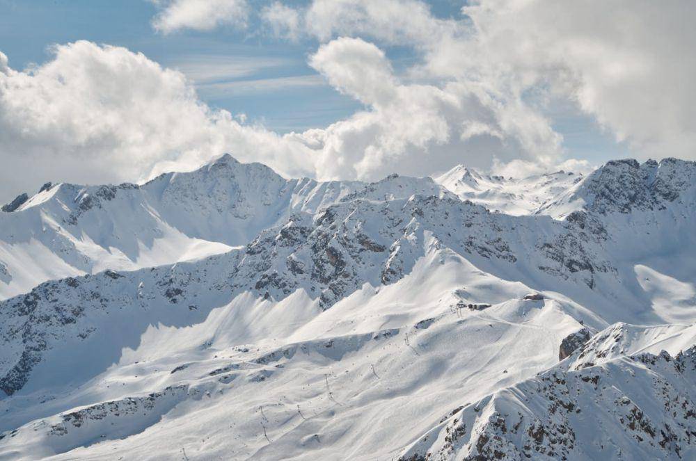 lanskap Pegunungan Alpen Swiss (pexels.com/Valentine Kulikov)