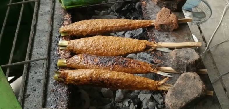 ilustrasi sate bandeng khas Banten (youtube.com/2eat foodfestive)