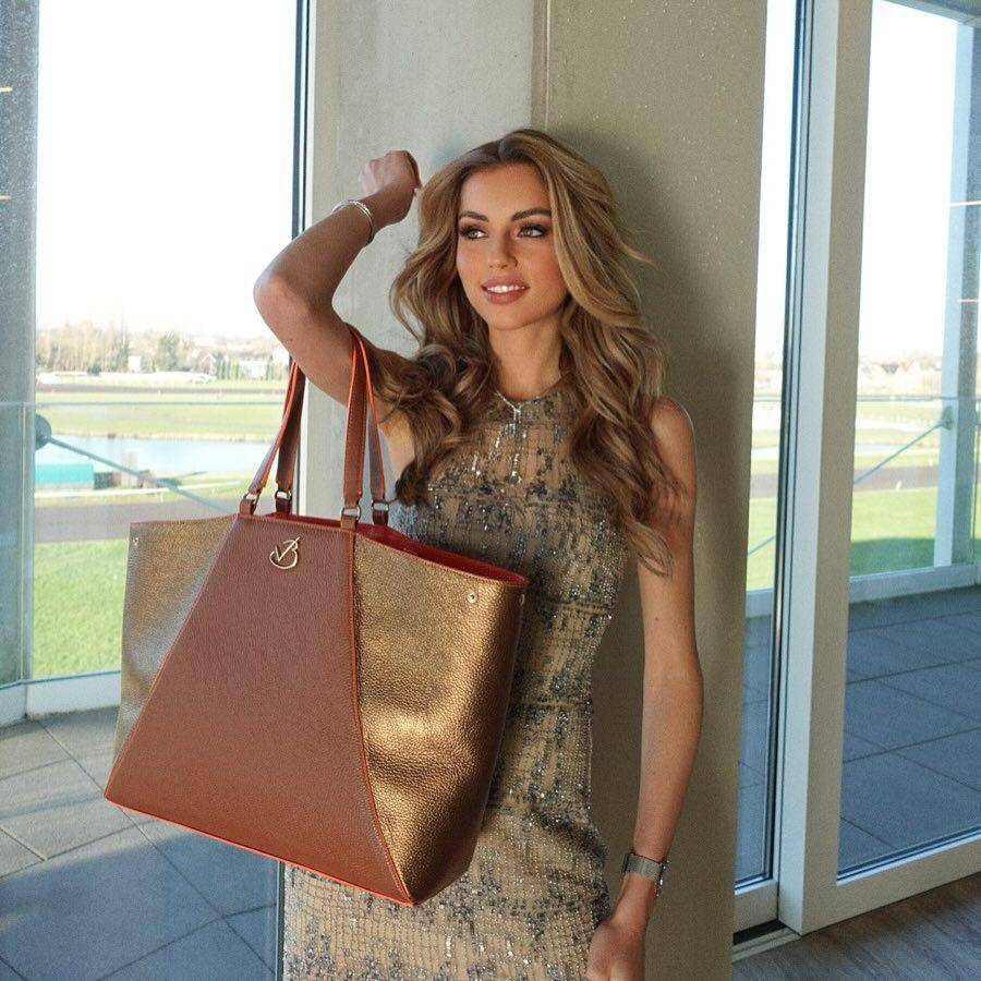Potret Miss Universe Belgia 2025, Karen Jansen (instagram.com/karen.jansen)