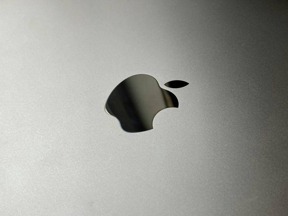 ilustrasi Apple (Unsplash/TigranKharatyan)