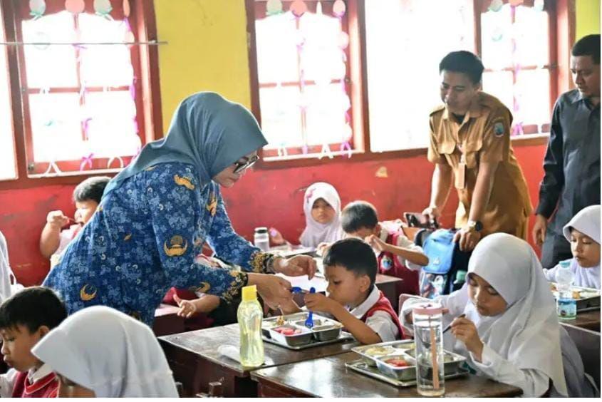 TOP 5: Penggelapan Dana MBG hingga Seskab Bantah Hasan Nasbi Mundur