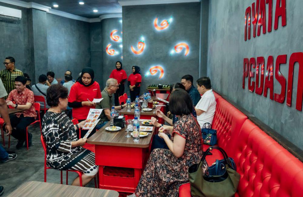 Pencinta Pedas, Yuk Cicip Iga Ganas dan Koyor Nyonyor di Juwara Pedas