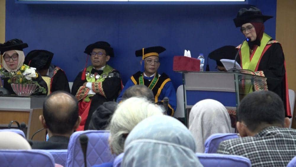 Prof. Habibah S. Muhiddin, Direktur Utama RS Mata dan Klinik Utama Mata JEC Orbita @ Makassar dikukuhkan sebagai Guru Besar Universitas Hasanuddin, Selasa (18/2/2025). (Dok. Istimewa)