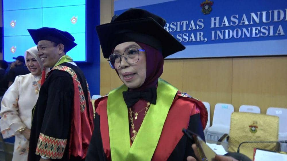 Prof. Habibah S. Muhiddin, Direktur Utama RS Mata dan Klinik Utama Mata JEC Orbita @ Makassar dikukuhkan sebagai Guru Besar Universitas Hasanuddin, Selasa (18/2/2025). (Dok. Istimewa)