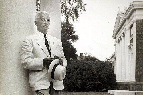 Foto William Faulkner, sastrawan peraih penghargaan nobel. (Pinterest/faulkner)