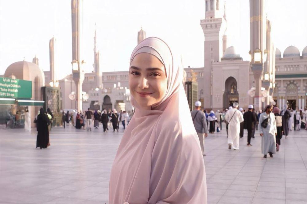 7 Potret Syifa Hadju Umrah Menjelang Ramadan 2025, El Rumi: MasyaAllah