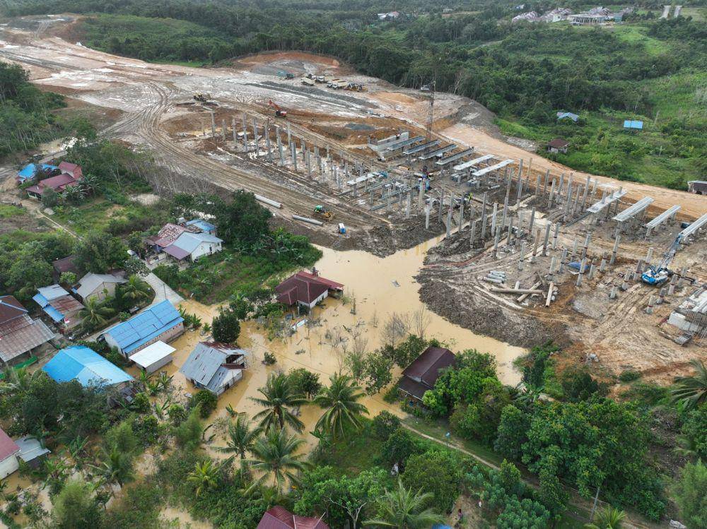 Banjir yang melanda permukiman warga RT 54, Kelurahan Karang Joang, Balikpapan Utara, Agustus 2024 kemarin. Banjir diduga akibat saluran air ditimbun selama proses pembangunan Jalan Tol Balikpapan-IKN. (Dok. Istimewa)