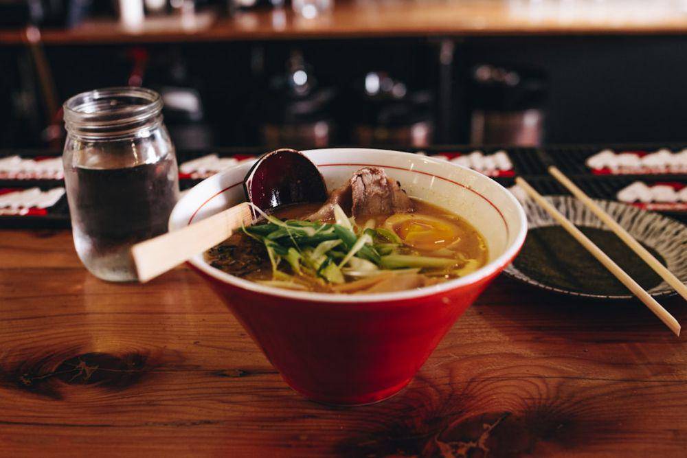ilustrasi ramen (unsplash.com/Matthew Hamilton)