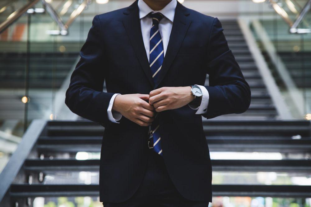 4 Rekomendasi Jas untuk Pria yang Cocok untuk Acara Formal, Elegan!