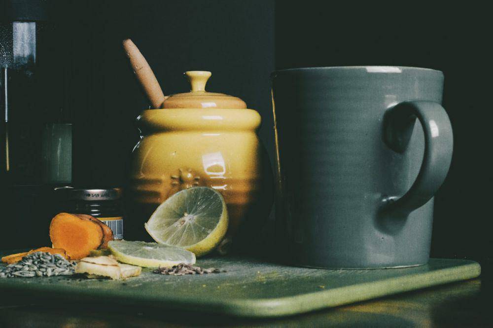 ilustrasi turmeric tea (unsplash.com/Hans Vivek)