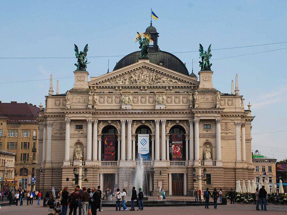 Lviv Opera House (commons.wikimedia.org/wiki/xiquinhosilva)