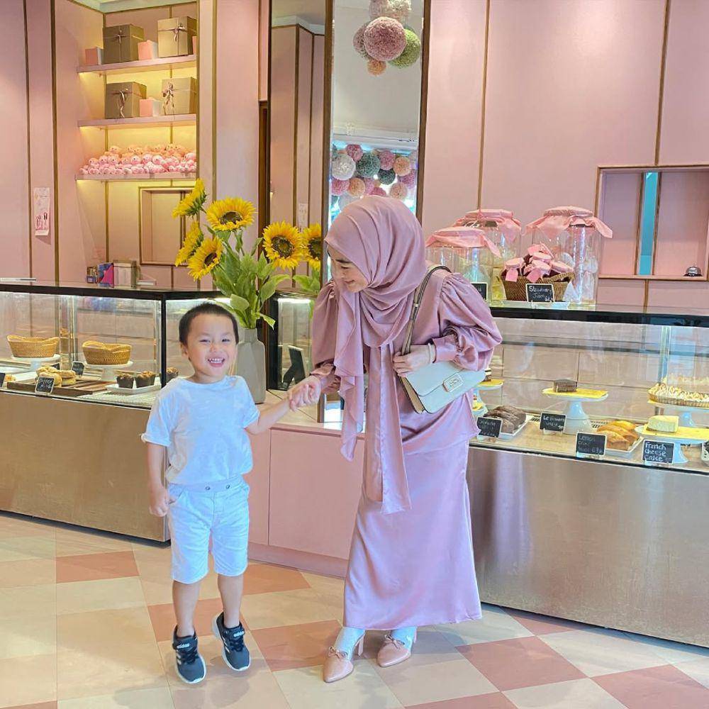 OOTD hijab pakai one set ala Larissa Chou (instagram.com/larissachou)