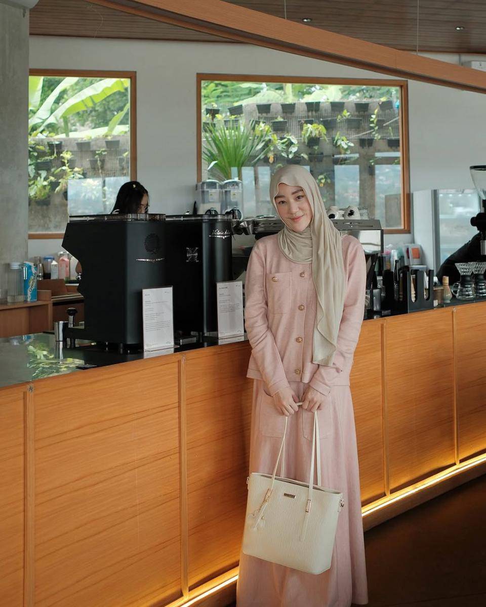 OOTD hijab pakai one set ala Larissa Chou (instagram.com/larissachou)