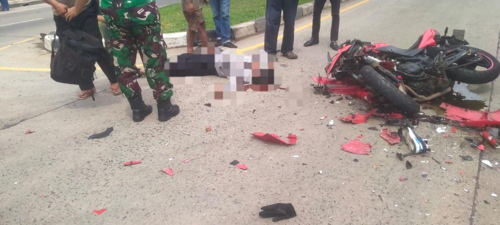 Diduga Mengantuk, Pengemudi Moge Tabrak Truk Parkir Pinggir Jalan