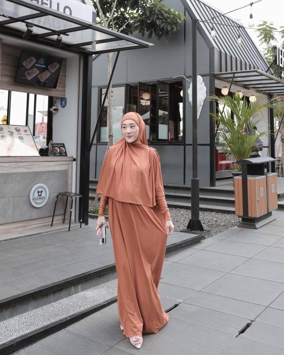 OOTD hijab pakai one set ala Larissa Chou (instagram.com/larissachou)