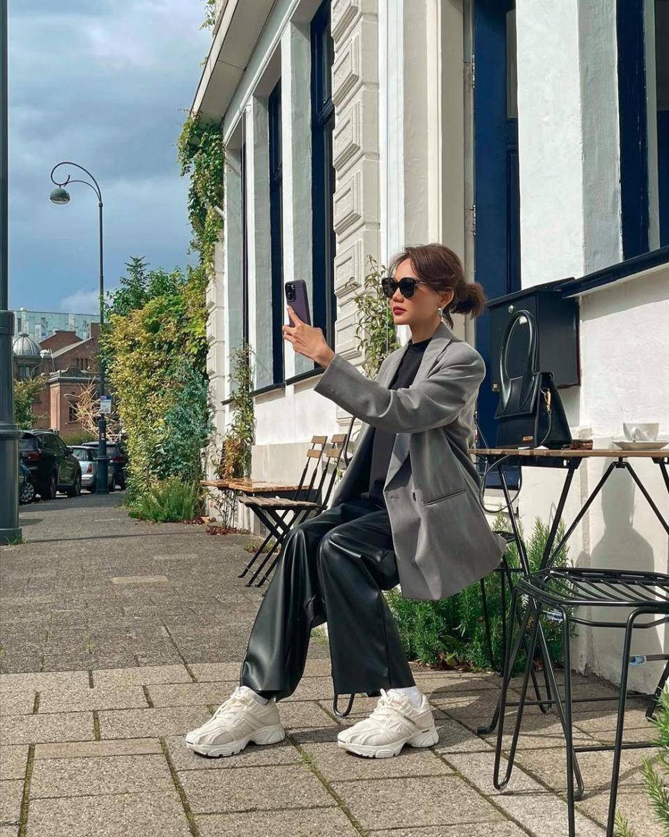 gaya fashion Rina Nose dengan blazer (instagram.com/rinanose16)