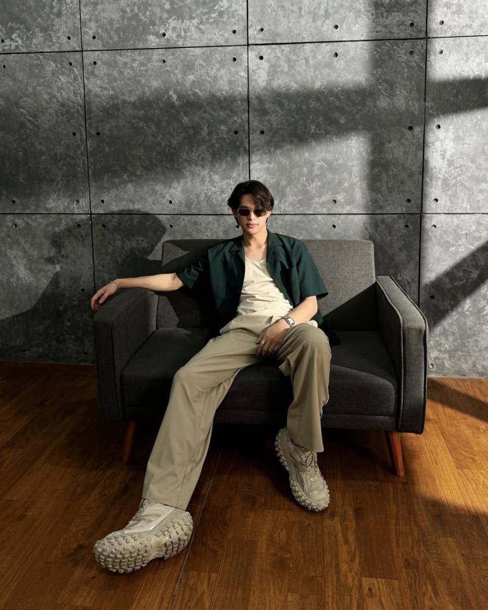 minimalist style ala Rey Mbayang (instagram.com/rey_mbayang)