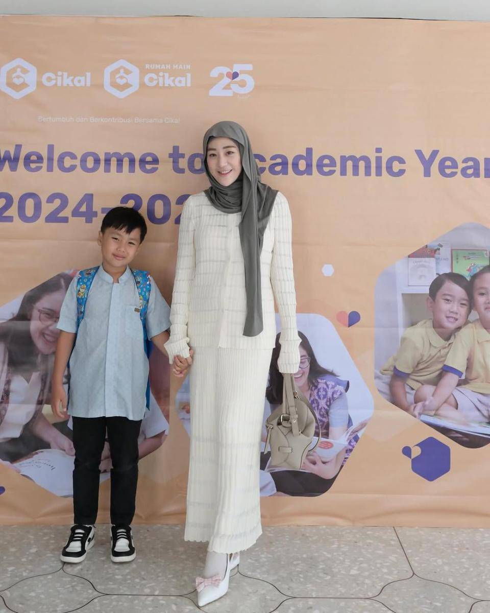 OOTD hijab pakai one set ala Larissa Chou (instagram.com/larissachou)