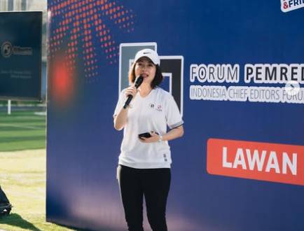 Ketua Forum Pemred, Retno Pinasti saat memberikan sambutan acara "Forum Pemred & Friends" atau FPFriends di BRIlian Stadium, Jakarta, Sabtu, 15 Februari 2025. Forum Pemred memanfaatkan momentum tersebut untuk meluncurkan kampanye "Lawan Misinformasi dan Disinformasi". (Dok. Forum Pemred)