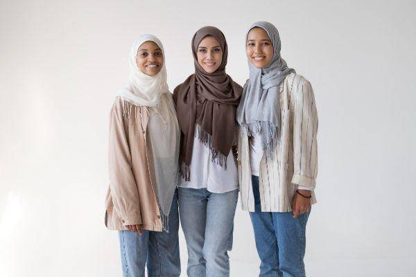 ilustrasi oufit untuk acara bukber (Freepik.com/freepik)