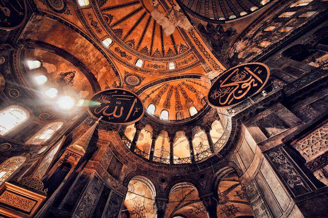 Hagia Sophia (unsplash.com/Abdullah Öğük)
