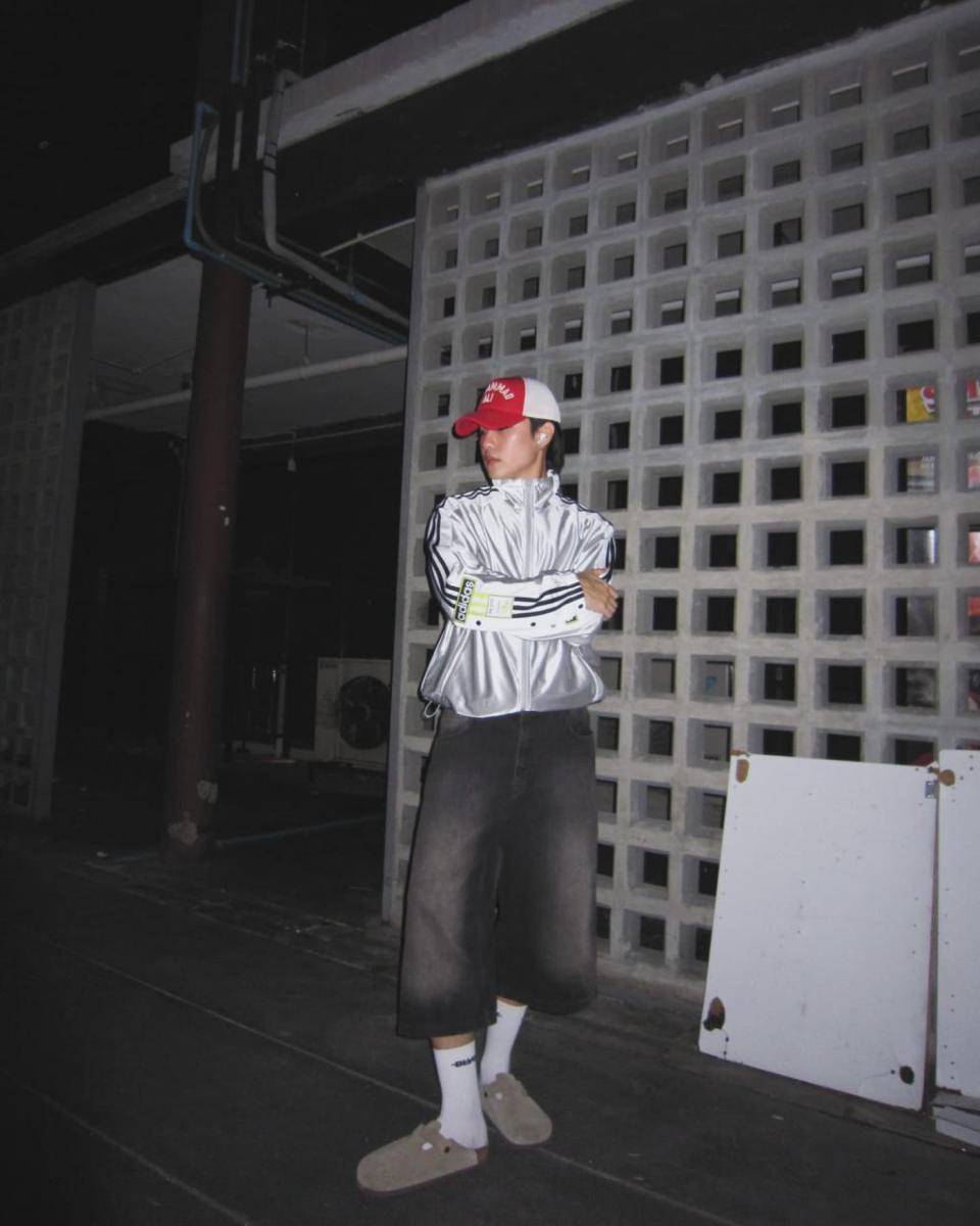 outfit athleisure ala Mark Siwat (instagram.com/marksiwat)