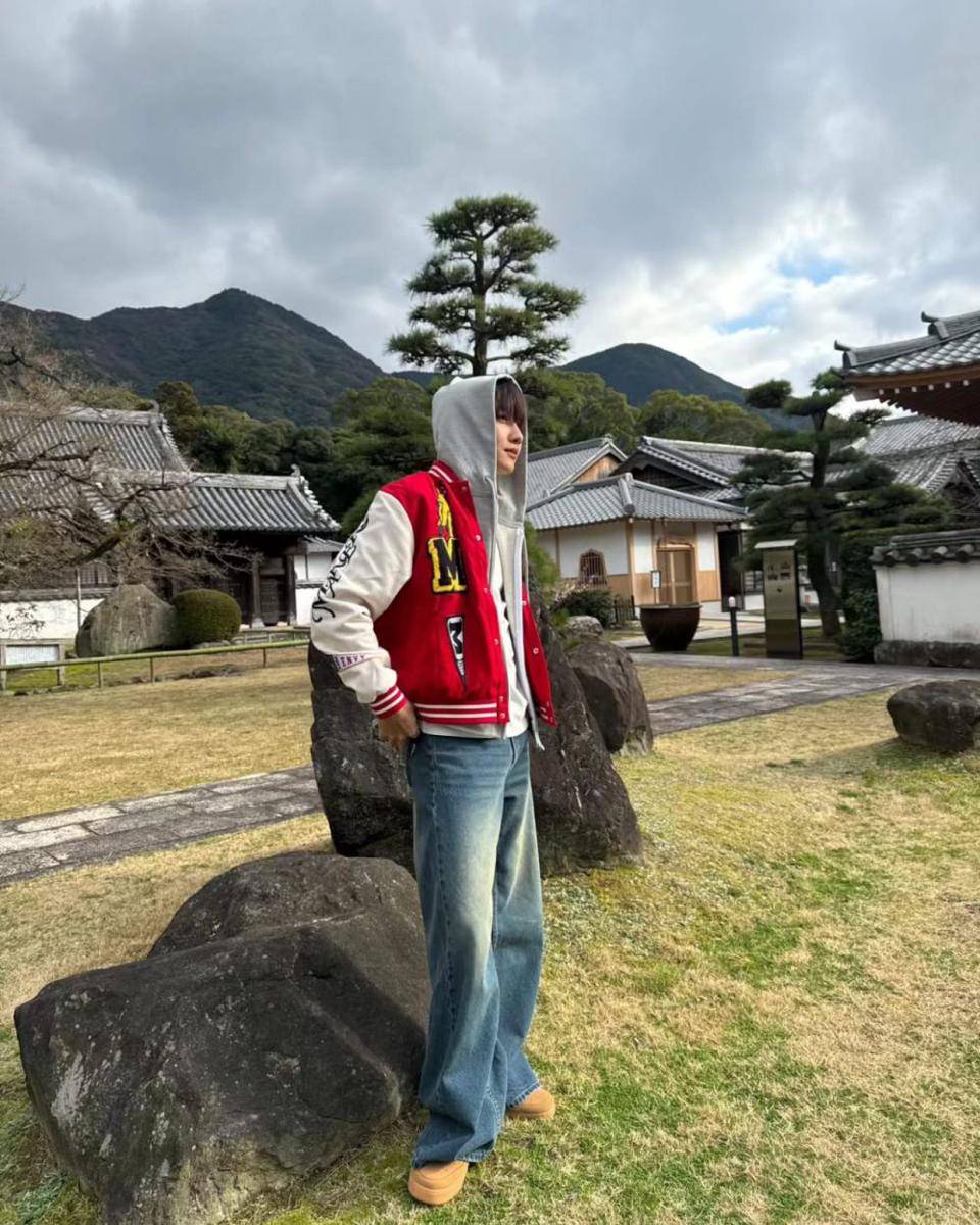 outfit athleisure ala Mark Siwat (instagram.com/marksiwat)