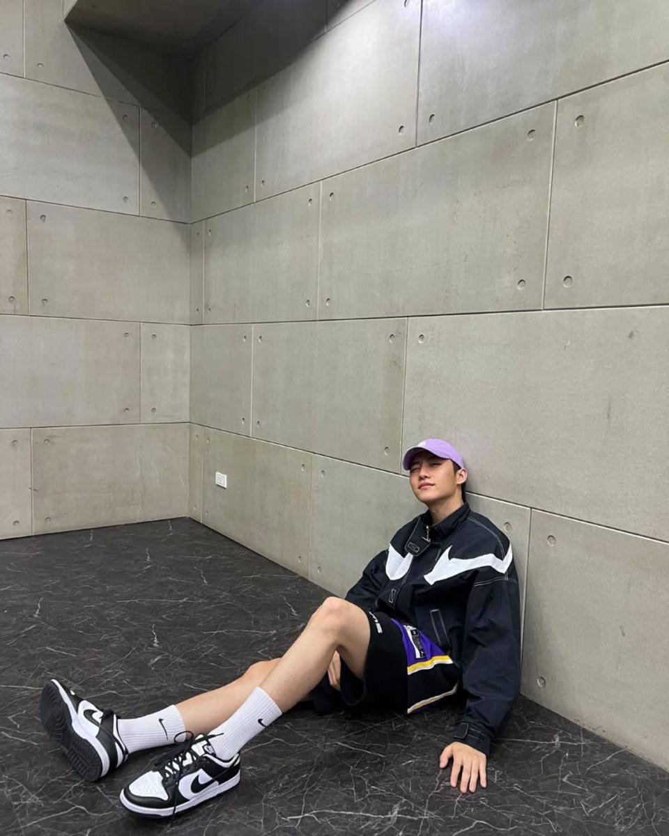 outfit athleisure ala Mark Siwat (instagram.com/marksiwat)