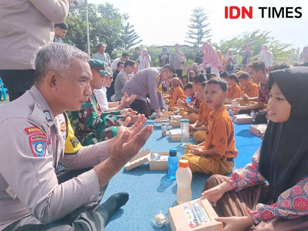 Siswa SLB Negeri Sidomulyo di Lampung Selatan penerima program MBG. (IDN Times/Tama Yudha Wuguna).