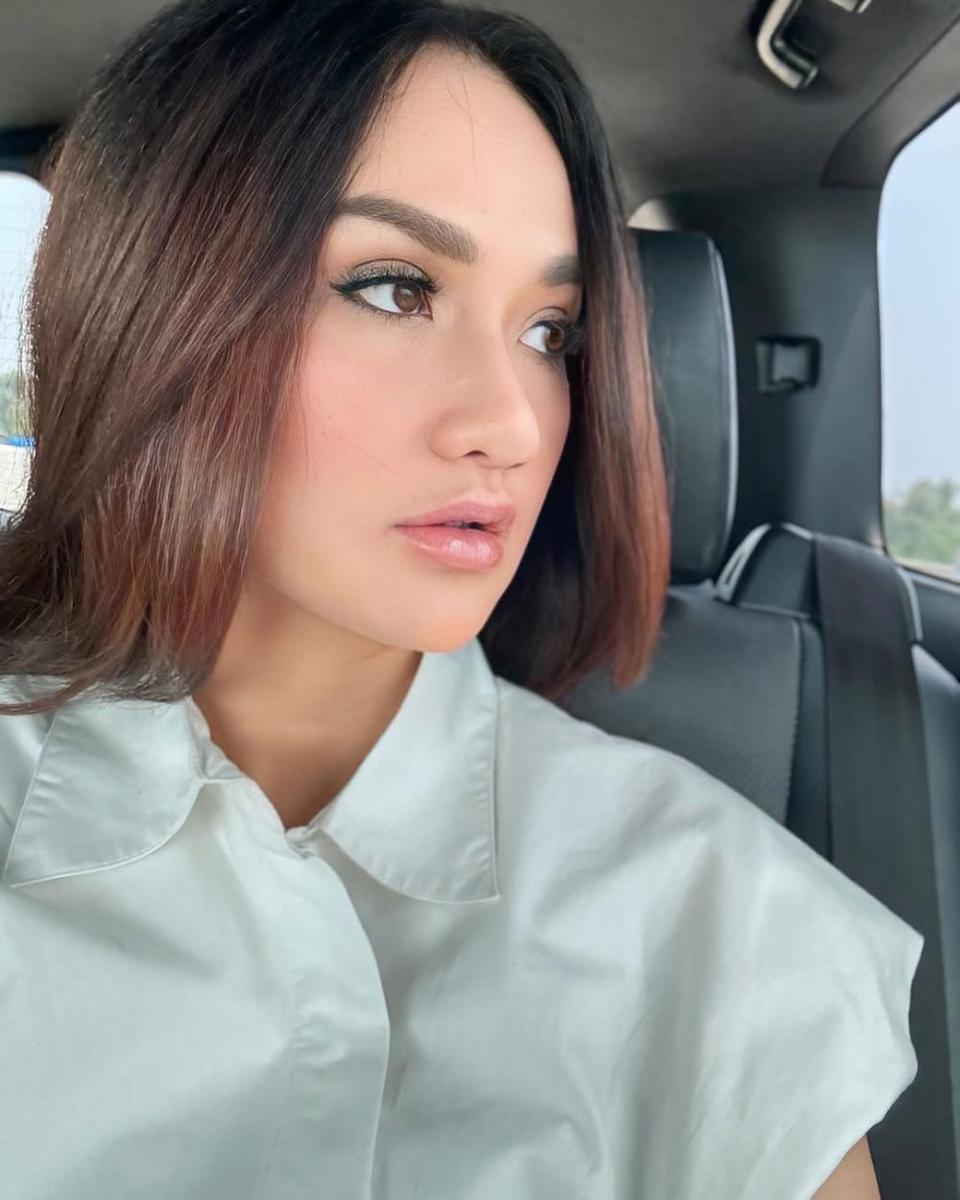 potret ide gaya rambut sebahu hingga panjang ala Tengku Dewi Putri (instagram.com/tengkudewiputri_tdp)