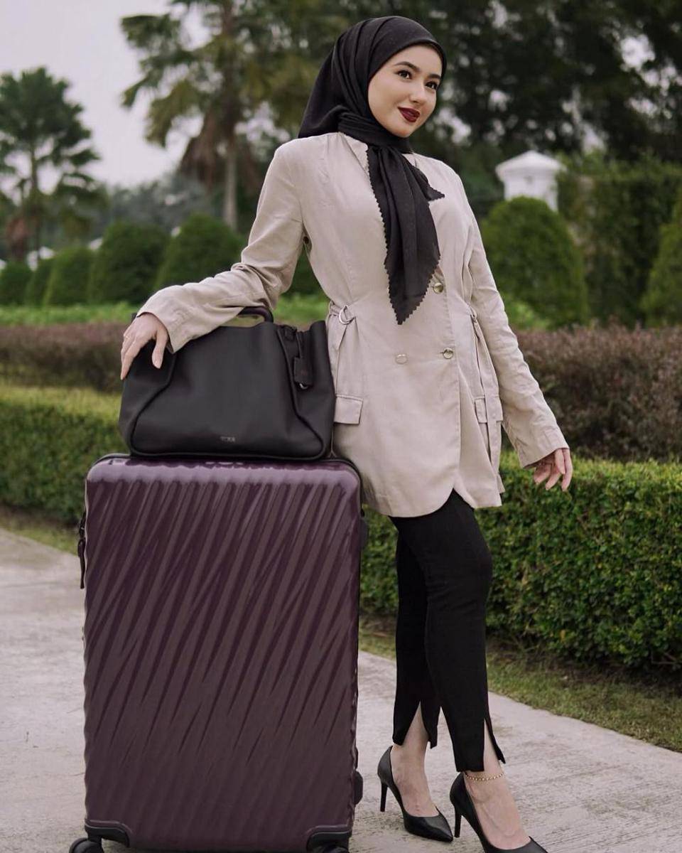 potret ide OOTD hijab untuk cewek mamba ala Hannah Delisha (instagram.com/hannahdelisha)