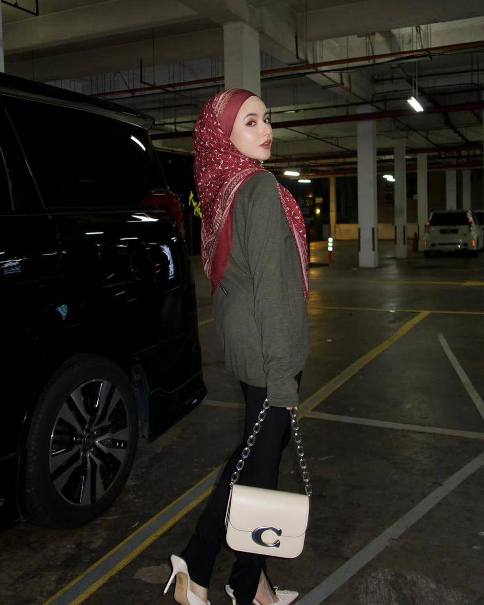 potret ide OOTD hijab untuk cewek mamba ala Hannah Delisha (instagram.com/hannahdelisha)