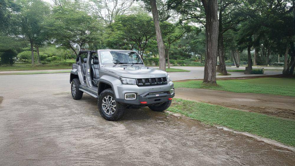 Ada atap hard-top atau soft-top (BAIC)