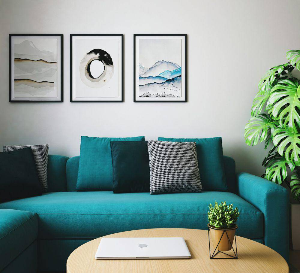 ilustrasi ruang tamu kombinasi warna cerah (unsplash.com/Kam Idris)