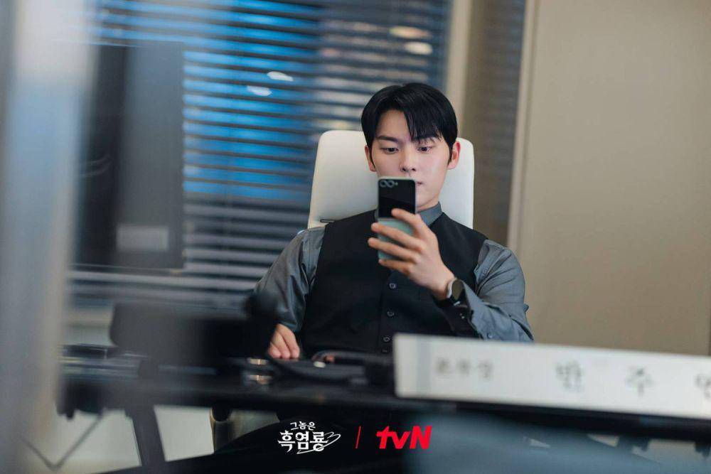 Still cut Choi Hyun Wook di drama My Dearest Nemesis (dok.tvN Drama/My Dearest Nemesis)