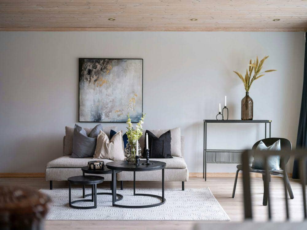 inspirasi penataan area sofa di ruang tamu (unsplash.com/Lisa Anna)