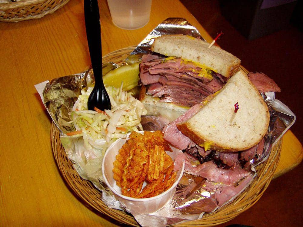 Potret smoked meat sandwich