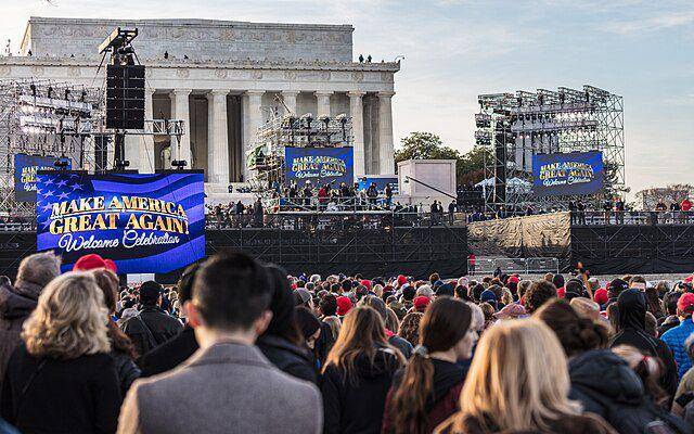 Perayaan penyambutan "Make America Great Again" pada 2017 (James McNellis from Washington, DC, United States, CC BY 2.0, via Wikimedia Commons)