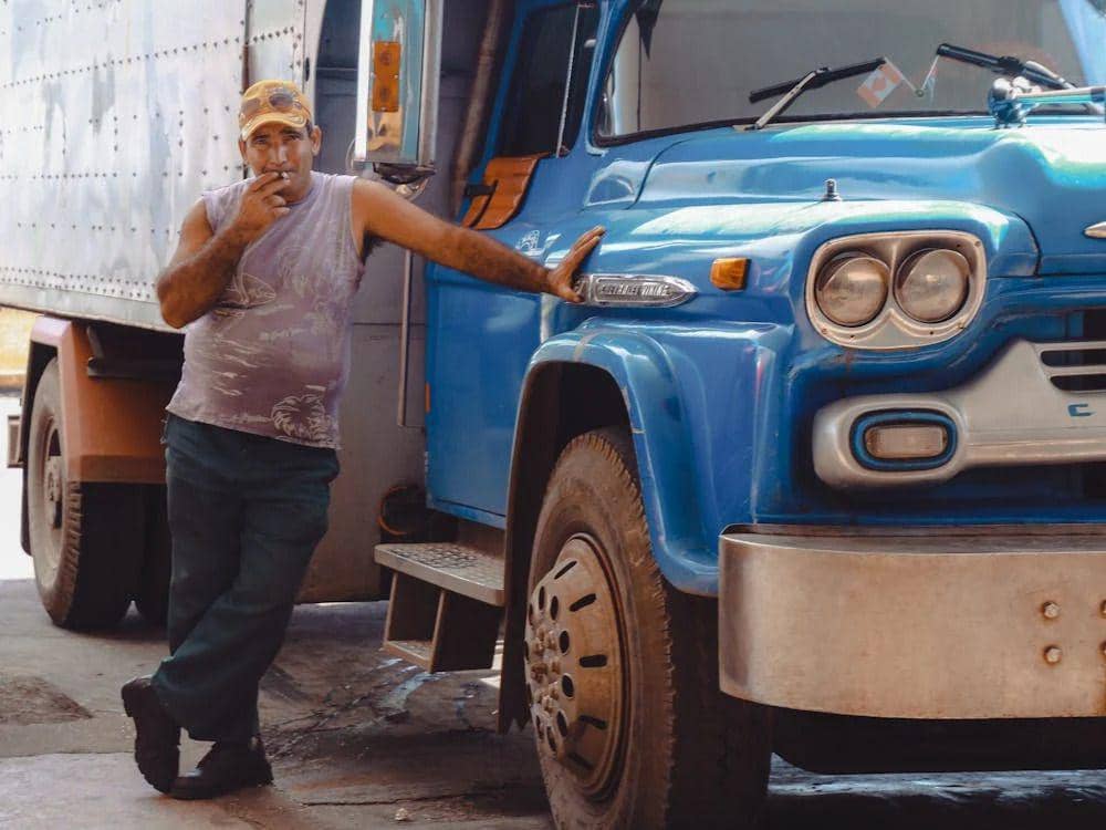 ilustrasi sopir truk jarak jauh (pexels.com/Mehmet Turgut Kirkgoz)