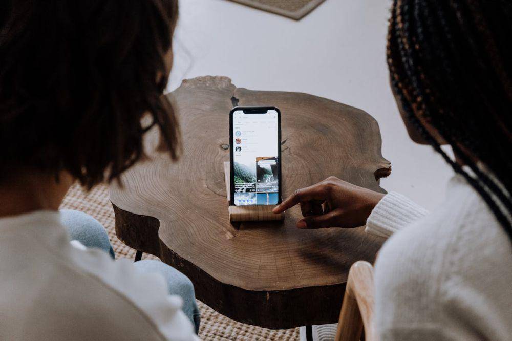 ilustrasi TikTok Affiliate (pexels.com/cottonbro studio)