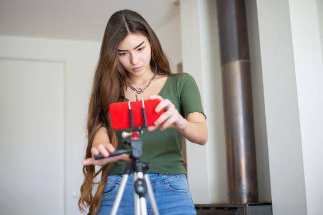 ilustrasi mendapat uang dari Shopee Video (pexels.com/Kampus Production)