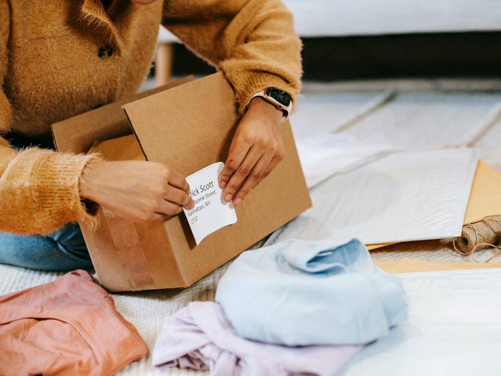 ilustrasi mengemas barang (pexels.com/Liza Summer)