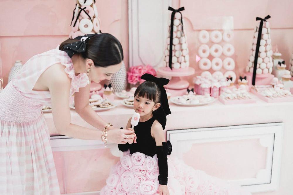 7 Dekorasi Pesta Ulang Tahun ke-5 Claire Herbowo, Anak Shandy Aulia